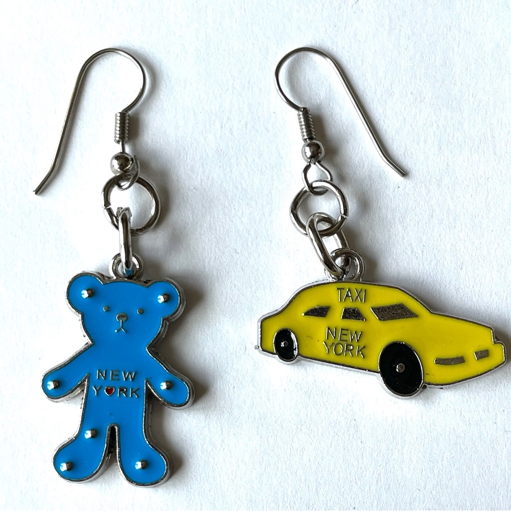 Cute pair of NYC them dangle earrings. Taxi and bear
